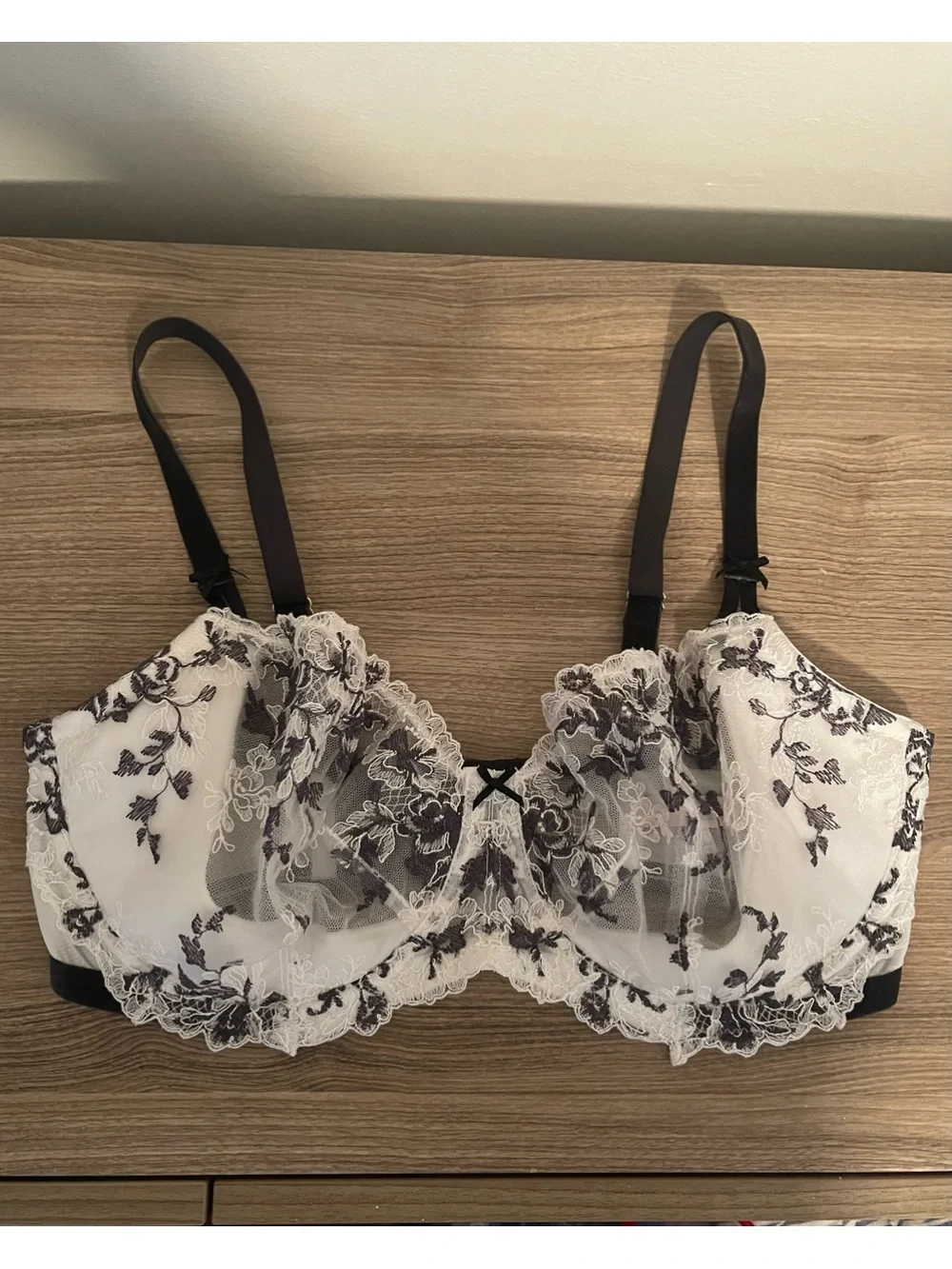 2 Victoria's Secret Dream Angels Bras - Picture 3 of 13